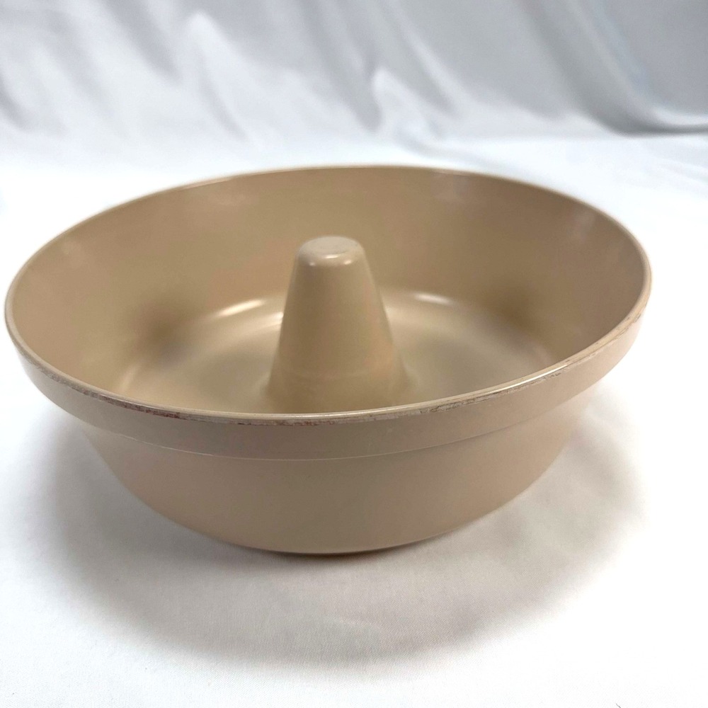 Vintage Anchor Hocking Microware Bundt Cake Ring Pan PM459-TI 484 Beige